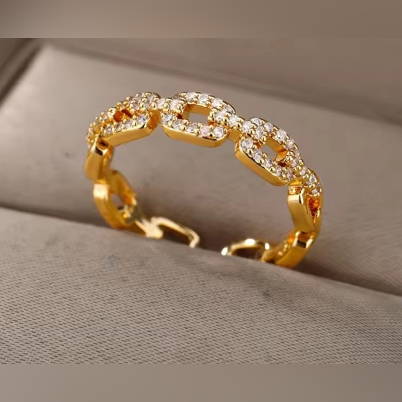 Anthropologie Jewelry - Gold Chain Link Ring with Sparkling Stones